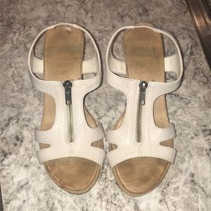 Aerosole Cream Tan Wedges